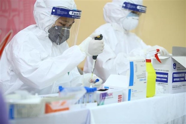 WHO, UK certify Vietnam’s COVID-19 test kit hinh anh 1