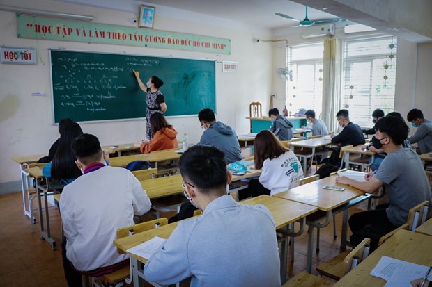 Students in nearly 30 localities return to school after closure hinh anh 1