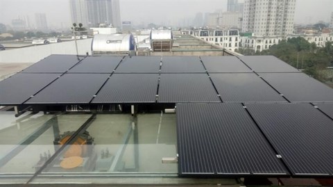 Rooftop solar power offers saving solution during COVID-19 hinh anh 1