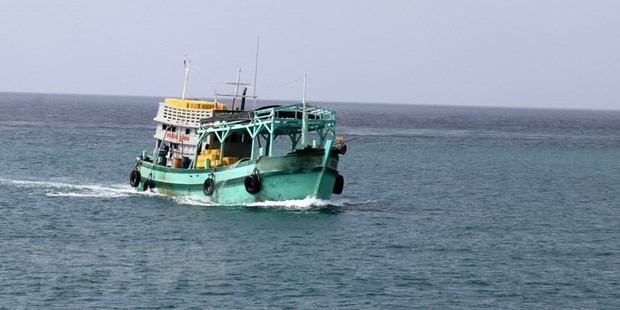 Philippine ship owner compensates for Vietnamese fishing boat collision hinh anh 1