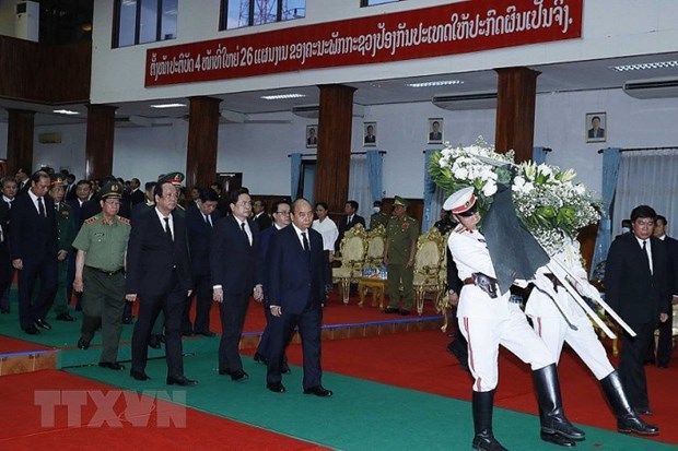PM Nguyen Xuan Phuc attends state funeral of former Lao PM hinh anh 1