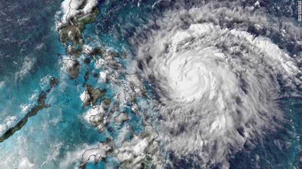 Typhoon Vongfong makes landfall in Philippines