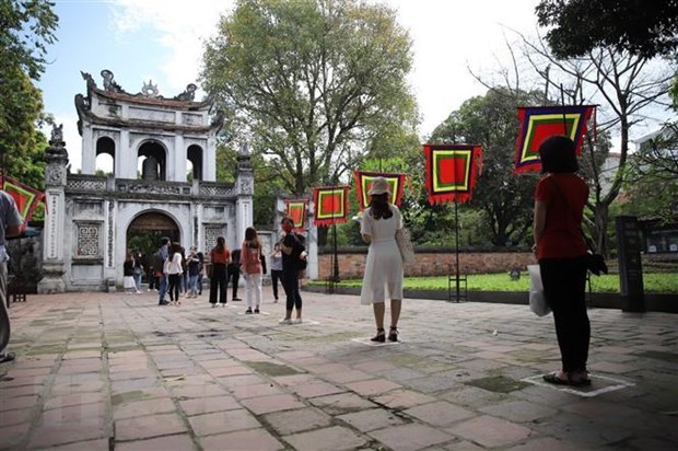 Hanoi attractions reopen for tourists hinh anh 1