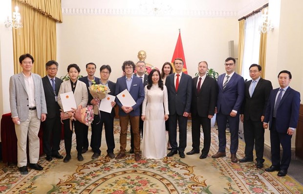 Russian, Korean press agencies licenced to open rep offices in Vietnam hinh anh 1