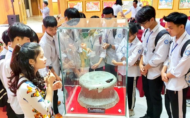 Three national treasures on display at Quang Ninh Museum hinh anh 1