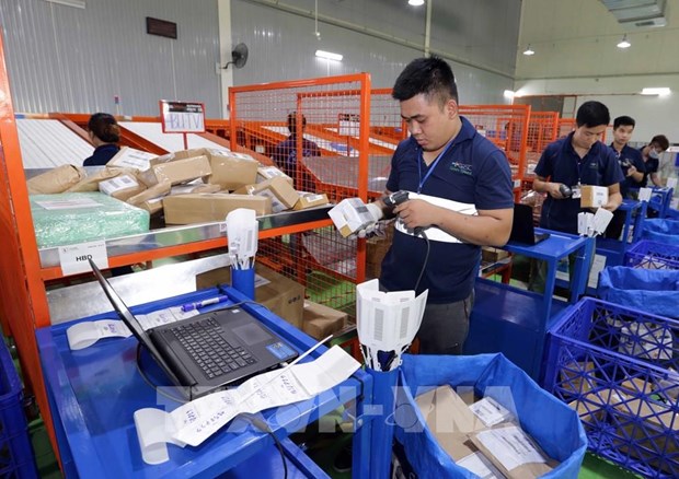 Vietnam strives to have over half of population shopping online by 2025 hinh anh 1