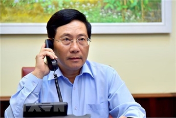 Vietnamese, Italian FMs hold phone talks