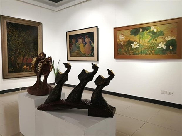 Exhibition honours traditional lacquer painting hinh anh 1