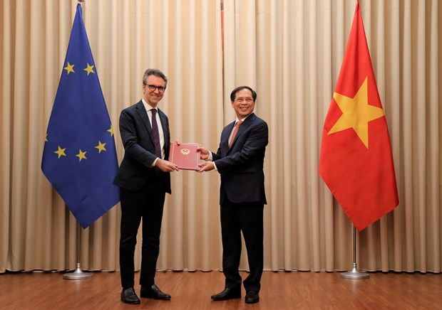 Vietnam notifies EU of its ratification of bilateral deals hinh anh 1