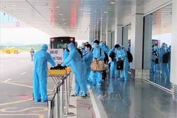 150 Japanese experts land at Van Don int’l airport