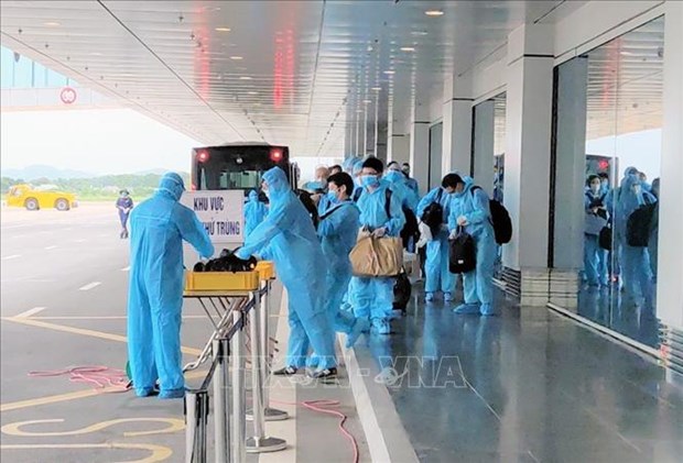 150 Japanese experts land at Van Don int’l airport hinh anh 1