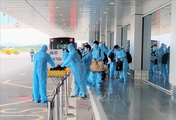 150 Japanese experts land at Van Don int’l airport