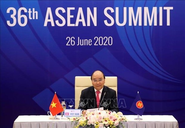 PM Phuc calls for stronger ASEAN cooperation against COVID-19 hinh anh 1