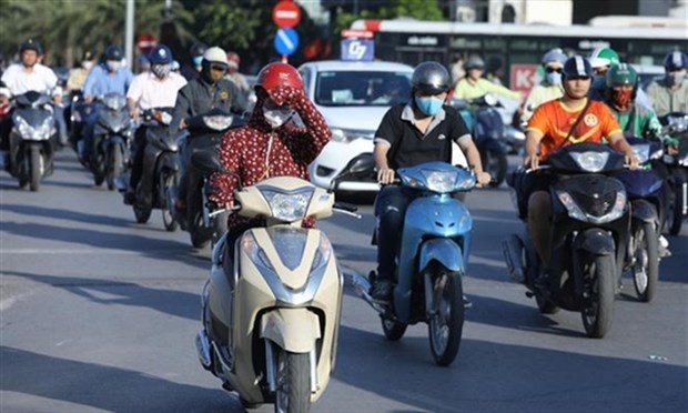 Hot weather to continue scorching northern and central Vietnam hinh anh 1