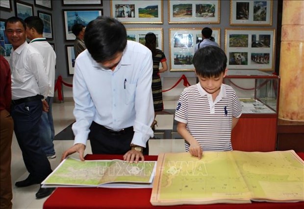 Quang Tri exhibition features Vietnam’s sovereignty over Hoang Sa, Truong Sa
