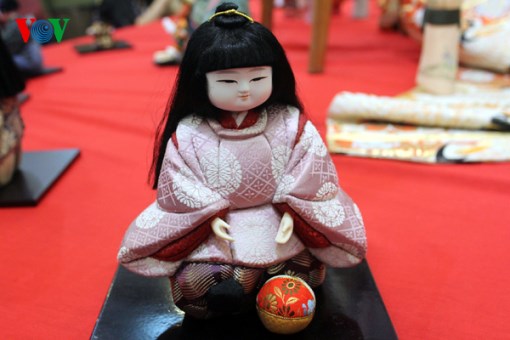 Traditional Japanese dolls exhibition comes back to Hanoi hinh anh 1