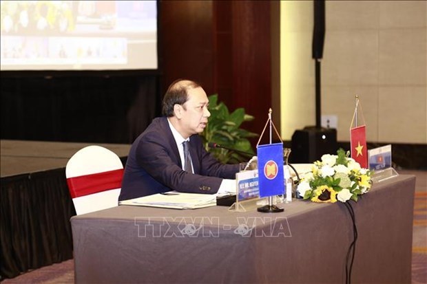 ASEAN officials mull building ASEAN recovery framework hinh anh 1