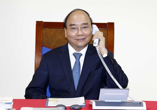 Prime Minister holds phone talks with EC President hinh anh 1
