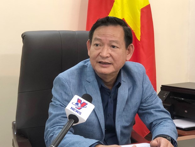 Vietnamese Embassy seeks to protect citizens in Beirut after blasts hinh anh 1