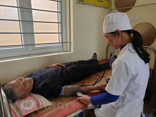 Project aims to improve healthcare in 13 provinces hinh anh 1
