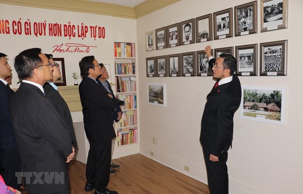Showroom of President Ho Chi Minh inaugurated in Canada hinh anh 1