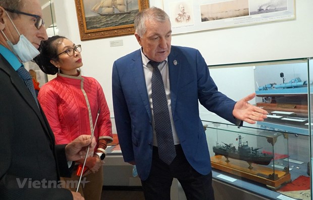 Exhibition spotlights Vietnam-Russia military cooperation hinh anh 1