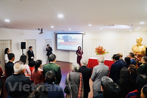 Vietnamese abroad urged to make more contributions to homeland hinh anh 2