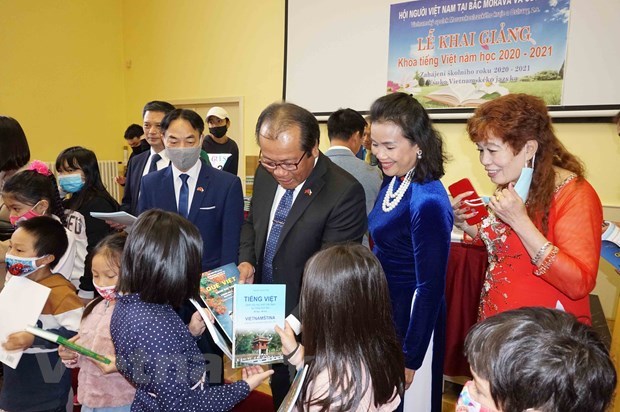 Vietnamese language classes maintained in Czech Republic despite pandemic hinh anh 1