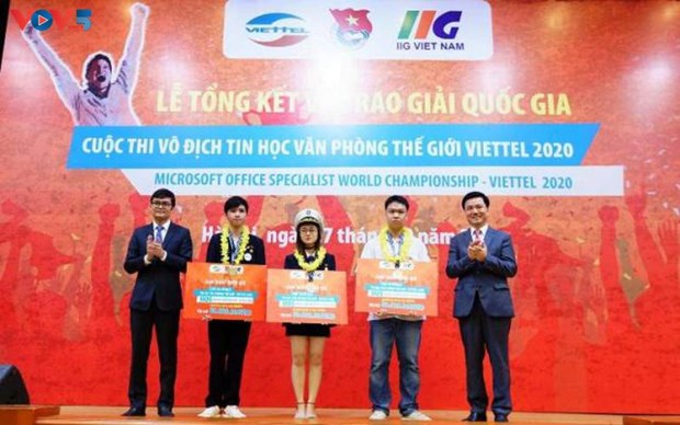 Vietnamese students to compete at Microsoft Office World Champs hinh anh 1