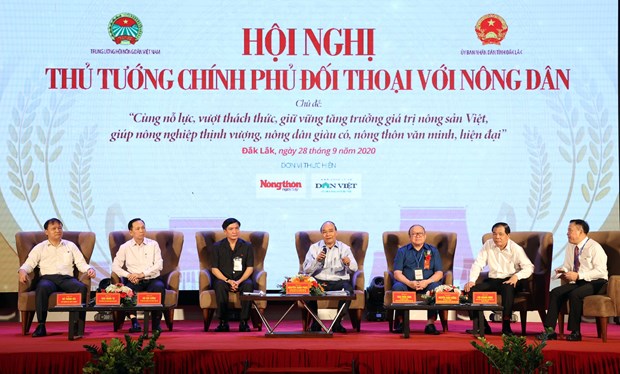 PM holds dialogue with central, Central Highlands farmers hinh anh 1