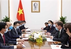 PM Nguyen Xuan Phuc hosts UK Ministers