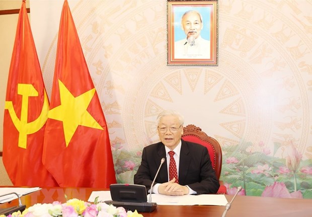 Top leaders of Vietnam, China agree to step up result-oriented cooperation hinh anh 1