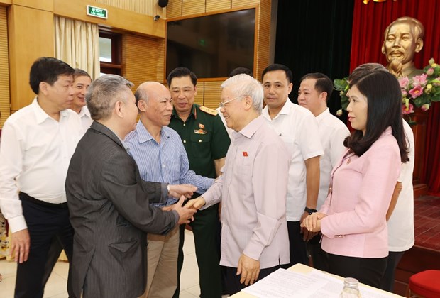 Top leader meets Hanoi voters ahead of NA’s 10th session