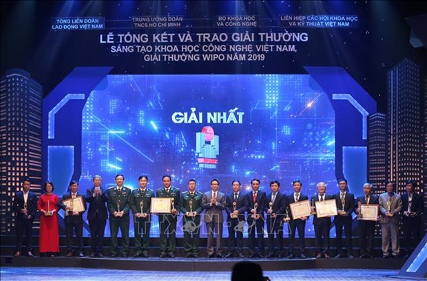Sci-tech innovation awards honour 40 projects hinh anh 1