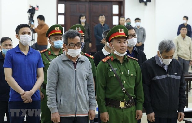 Two former deputy general directors of BIDV face jail terms of 6-7 years hinh anh 1