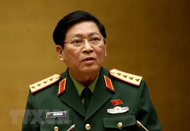 Vietnamese, Russian Defence Ministers hold phone discussion hinh anh 1