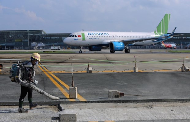 Upgrade of Noi Bai, Tan Son Nhat runways urged to be completed by year-end