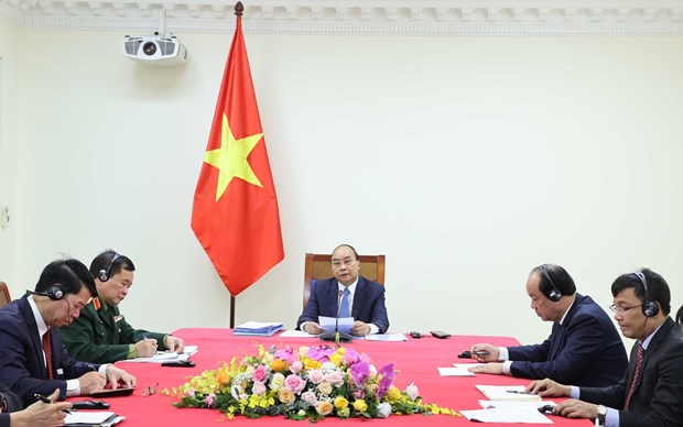 Vietnamese, Cambodian PMs hold online talks to intensify relations