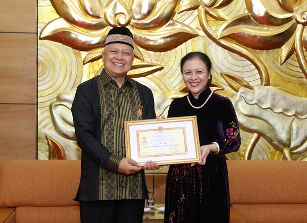 Indonesian Ambassador honoured with peace–friendship insignia hinh anh 1