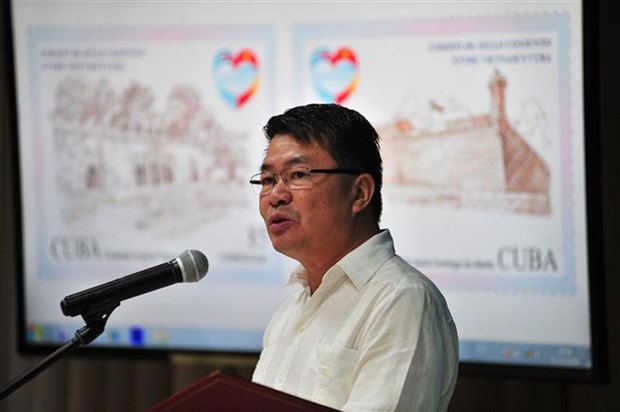 Vietnam-Cuba joint stamp issue marked in Havana hinh anh 1