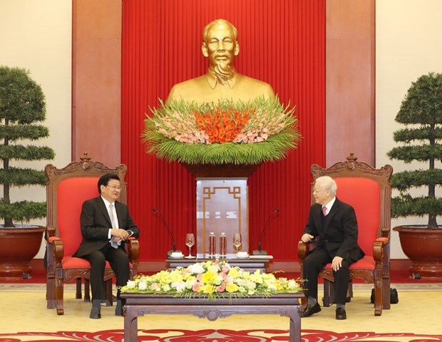 Party, State leader receives visiting Laos PM hinh anh 1
