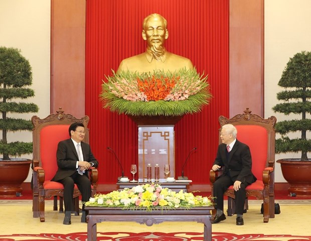 Party, State leader receives visiting Laos PM
