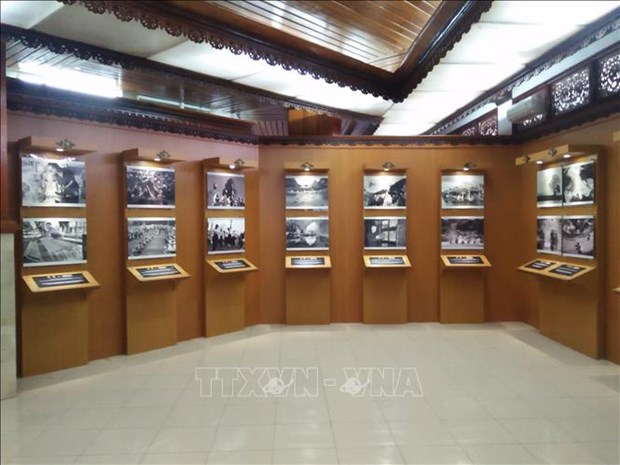Photo exhibition underway in Bali to mark 65th anniversary of Vietnam-Indonesia ties hinh anh 1