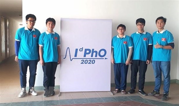 Vietnamese students bag five medals at int’l distributed physics Olympiad hinh anh 1