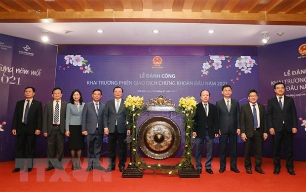 First trading session of Vietnamese stock market in 2021 opens hinh anh 1