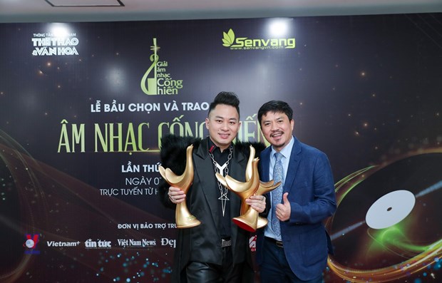 Singer Tung Duong dominates 2021 Devotion Music Awards