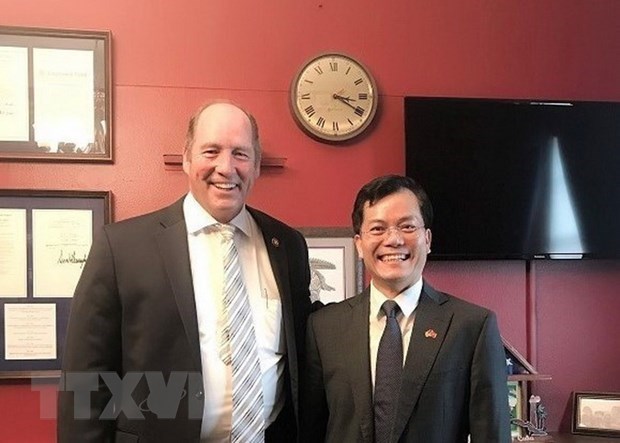 Vietnamese Ambassador to US talks with Congressman hinh anh 1