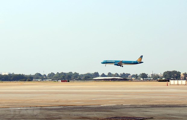 Upgraded runways in Tan Son Nhat, Noi Bai airports put into use hinh anh 1