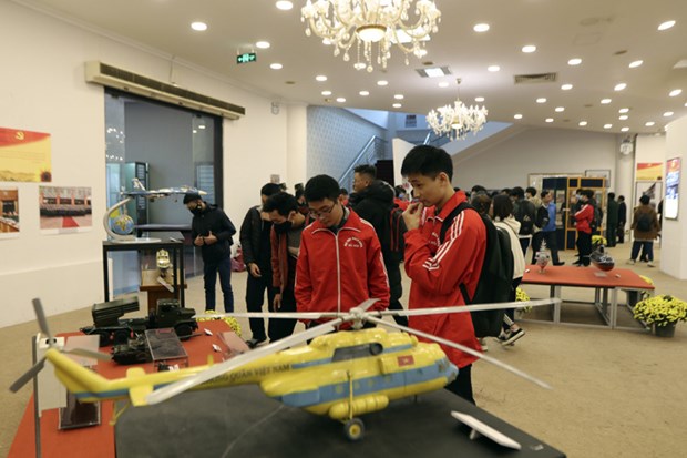 Exhibition on Communist Party of Vietnam opens in Hanoi hinh anh 2