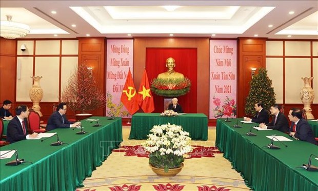 Top leaders of Vietnam, Cuba hold phone talk hinh anh 1